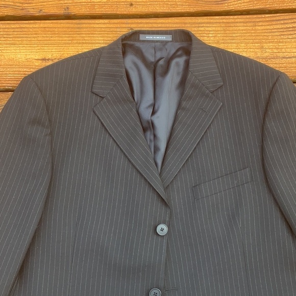 Kenneth Cole Reaction Wool 4 Button Black/Gray Pinstripe Suit Jacket Size Large - Picture 2 of 16